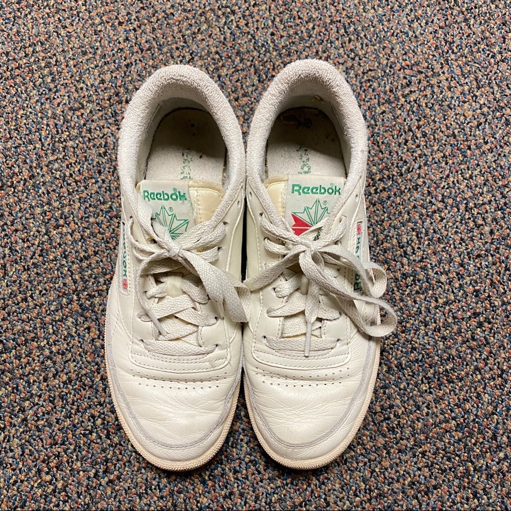 Super cute vintage reebok shoes